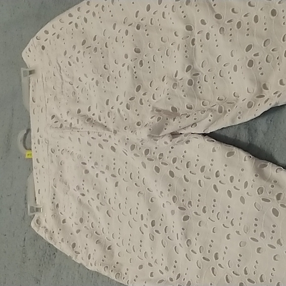 Lovely ladies white pants - Picture 9 of 12